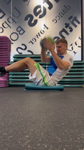 русские скручивания с перебрасыванием мяча