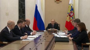 Владимир Путин провел в Кремле совещание по экономическим вопросам.