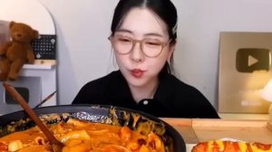 Мукбанг ттокпокки и корн-доги Еда на камеру