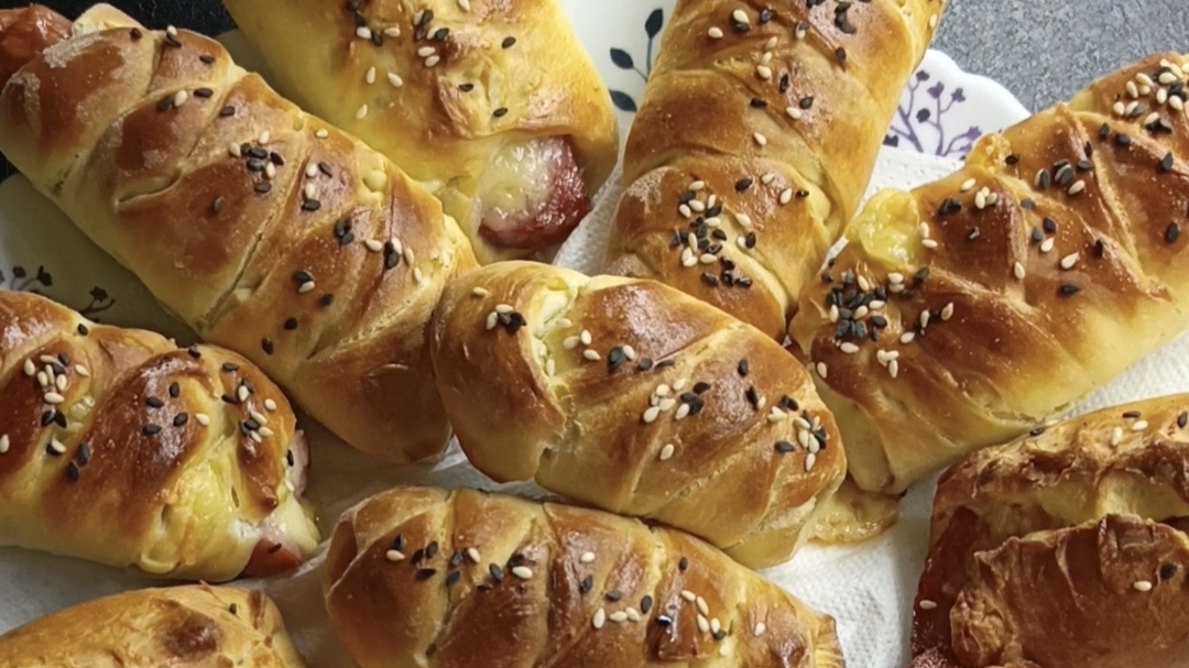 Пеку хлеб 🍞 и сосиски в тесте 🌭 Простая жизнь обычной семьи!