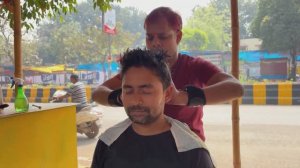 Индийский парикмахер массаж головы, растирание шеи и постукивание по ней.