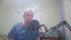 Какой то идиот. Делай добро и бросай его в воду.