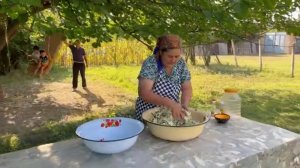 Гигантская пицца, приготовленная в Деревянной Миске Азербайджанская Кухня Деревенская Кухня  Рецепты