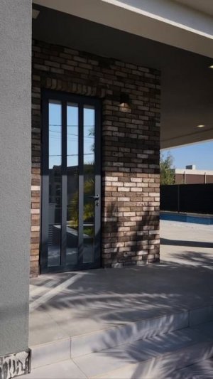 Современный дом в Сочи с бассейном и панорамным остеклением