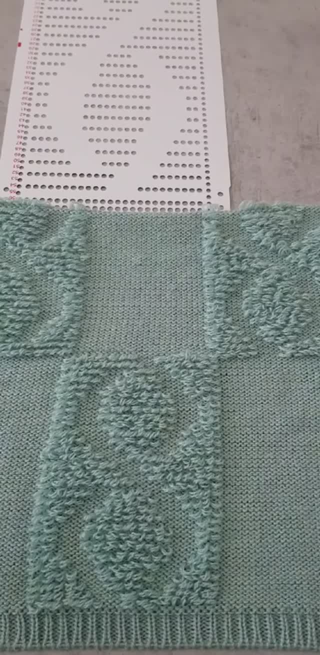 Одиночный мотив в махровом вязании на перфокарточной машине  Silver Reed 5 класса.