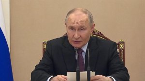 России необходимо вернуться на траекторию устойчивого экономического роста, заявил Владимир Путин.