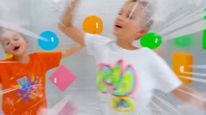 Влад и Ники ищут выход из комнаты|Челленджи для детей