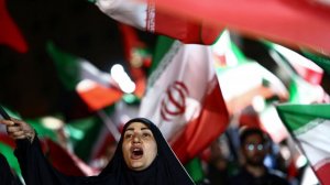 Число участников митингов в поддержку КСИР в Иране растет