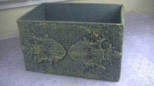 Креативный декор: Как украсить коробку принтом, бумажной глиной и сеткой .