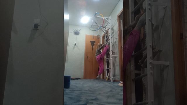 это топор как садится на шпагат новичкам