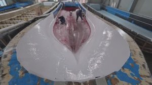 Процесс изготовления корабля из стекловолокна. Удивительная корейская верфь.