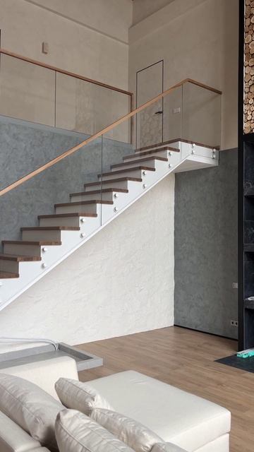 Уют, к которому хочется прикоснуться. Замша для стен в интерьере Гостиной