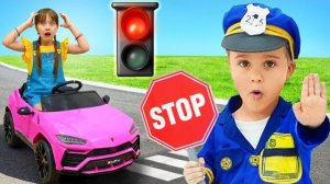 Крис изучает правила дорожного движения и технику безопасности