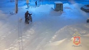 В Подмосковье полицейские раскрыли кражу мотоцикла из гаража в Климовске и вернули его владельцу