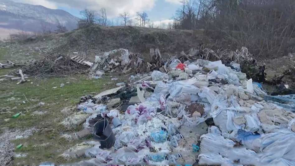 Многотонные залежи отходов обнаружили инспекторы Сочинского нацпарка в районе села Ахштырь