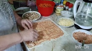 Все дома.Что-то напоминает шаурму.🤣👍