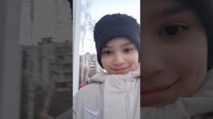 на школьном дворе