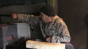 Простой способ закалить нож в тайге в критических обстоятельствах.