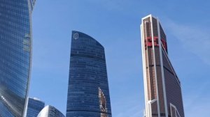 Прогулка по Пресненской набережной мимо башен Москва-Сити