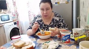 Мукбанк ем  Борщ с салом