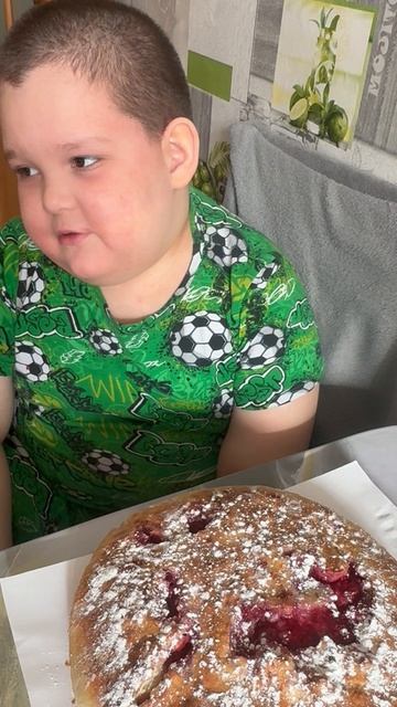 Идеальный пирог с малиной и бананом