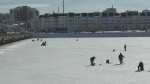Ледовая обстановка в марте. Куча рыбаков на льду. Опасно уже ?