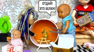 ЭТО БЕЛОЧКА😁👀👀 Катя и Макс веселая семейка куклы Барби zuru animal surprise распаковка с историей