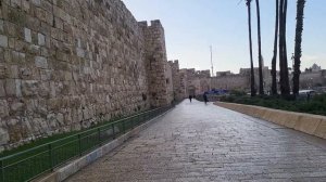 Ранним утром воскресенья 22 марта иду в Старый город Иерусалима,  видео прервала сирена на телефон