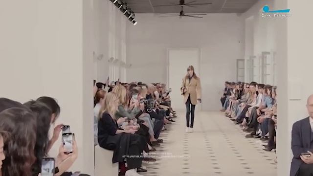 Деним снова в тренде и на подиумах