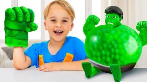 Крис становится супергероем — Забавные истории о надувных игрушках