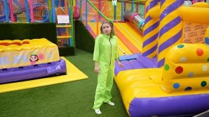 Алиса Шоу - Алиса в парке ищет волшебную горку(1080P_60FPS)