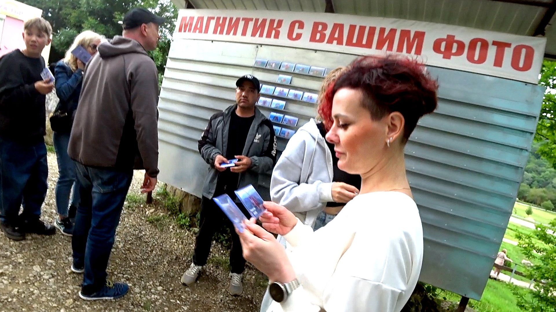 Спускаемся  на канатной дороге в Адыгее и разговариваем о том о сём