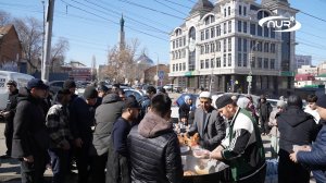 Мусульмане раздавали плов в центре города!