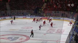 Шайба Даниила Гутика в ворота Локомотива