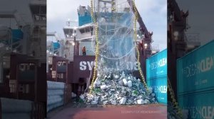 🇨🇳 Китайская машина очищает морские пластиковые отходы

Они уже очистили 500 тонн мусора, и их цел