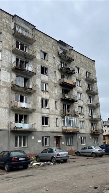 Заброшенные мечты: жизнь под облаками серости #безнадежность #разрушение #будущее