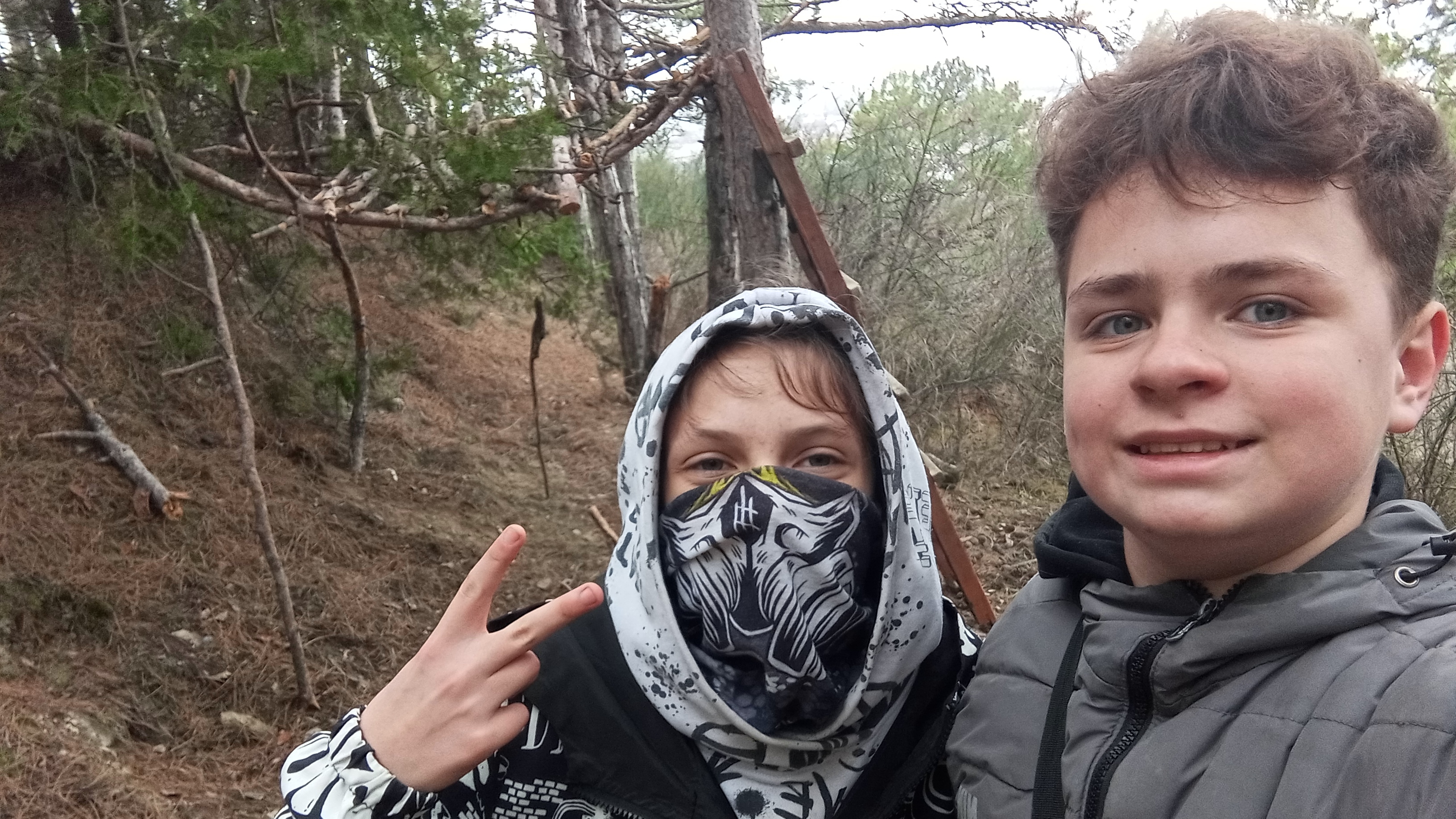 Делаем хижину в лесу 3 часть.Появился оператор и Миха вернулся.Но что он затеял?И что с нами произош смотреть онлайн