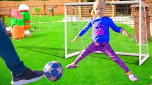 Софунья Шалунья - Софии СКУЧНО играть САМОЙ.