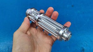 Карманный Лазер который зажигает спички и прожигает металл!