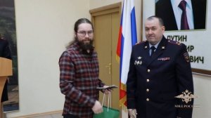 Нижегородские полицейские выдали двум иностранцам разрешения на временное проживание в России