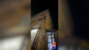 Похититель денег из клиники пытался по водостоку покинуть блокированную полицией квартиру