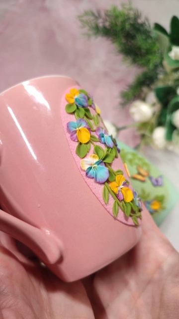 Анютины глазки и бабочки