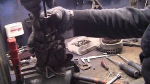 Генератор Peugeot 406 - демонтаж подшипника съёмником.