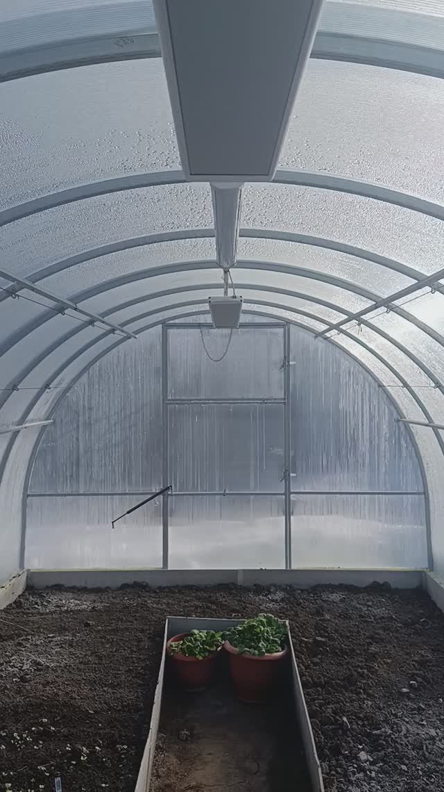 Обогрев теплицы из поликарбоната весной и осенью.