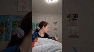 Делаем уроки🫪