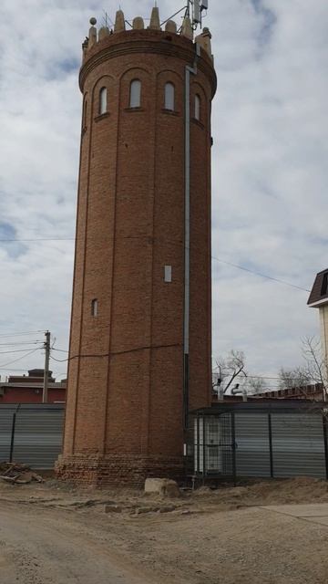 Зачем строили и как использовали такие водонапорные башни
