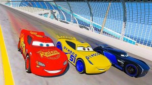 МУЛЬТИКИ ПРО МАШИНКИ 🚗 МОЛНИЯ МАКВИН И ПУТЕШЕСТВИЕ ПО ТРАМПЛИНАМ. И ПУСТЬ ПОБЕДИТ СИЛЬНЕЙШИЙ 💪