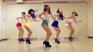 И снова девушки корейские танцуют, место другое и другое время, но и вновь не в один конец билет