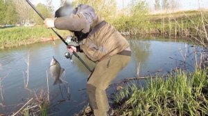 Первая рыбалка и сразу крупные караси! Весенняя ловля карася на поплавок