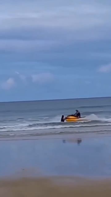 Красиво подкатил к девушке.